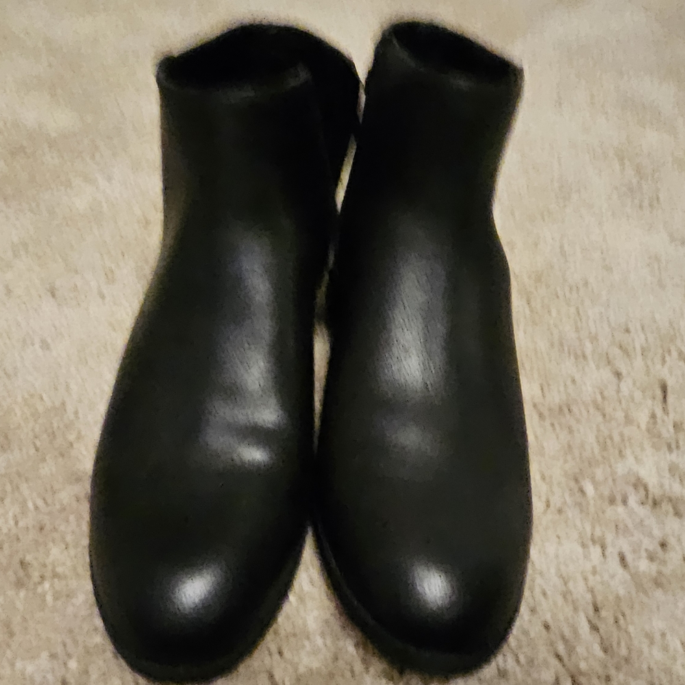 Kelly & Katie Sleek Black Ankle Booties - Picture 2 of 6